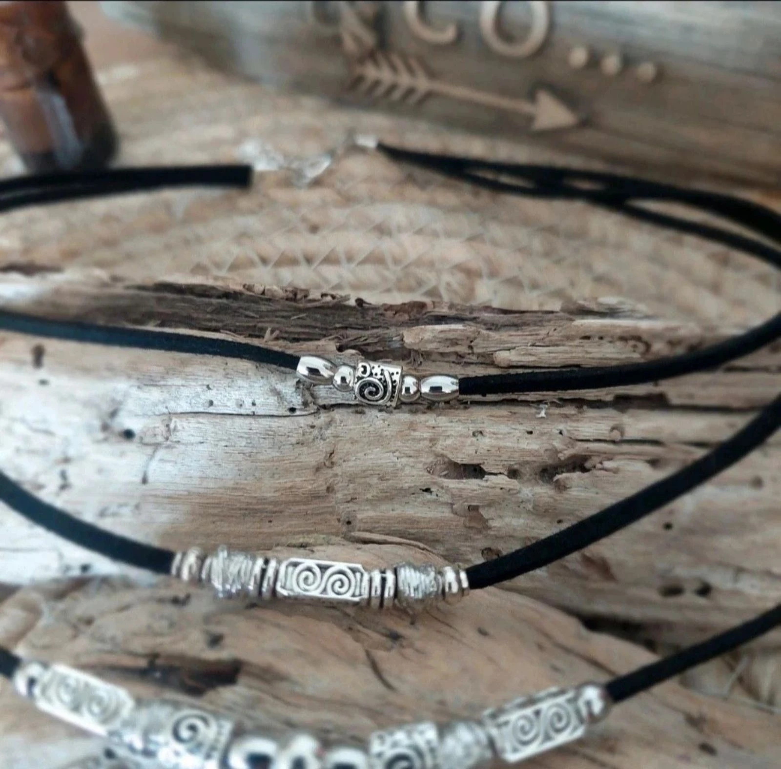 Parure boho místico de tres hileras, pequeña espiral hipnótica, negro – photo 8